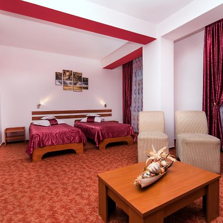 Hotel Alexis Kaloşvar Dış mekan fotoğraf