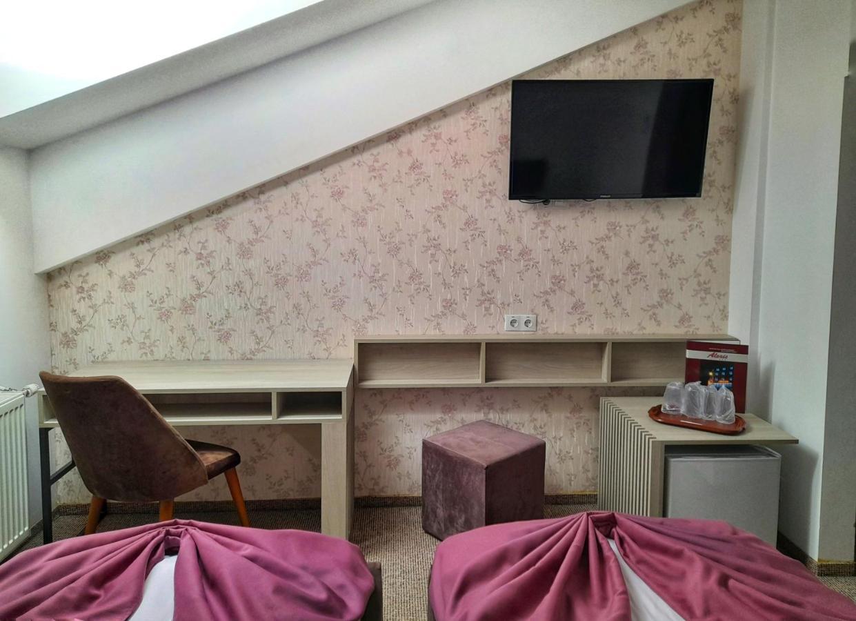 Hotel Alexis Kaloşvar Dış mekan fotoğraf