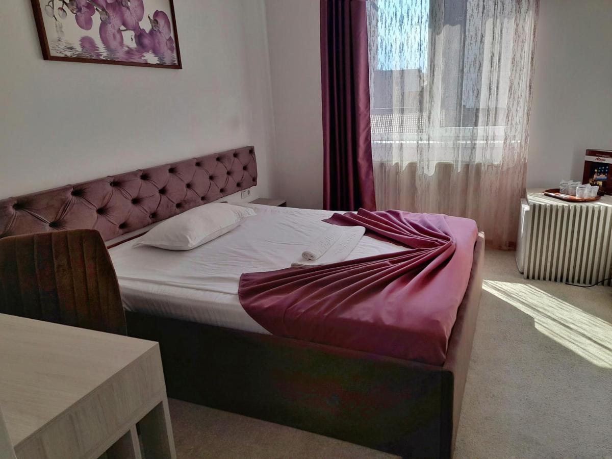 Hotel Alexis Kaloşvar Dış mekan fotoğraf