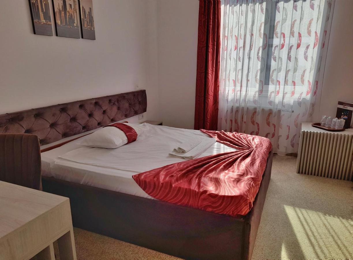 Hotel Alexis Kaloşvar Dış mekan fotoğraf