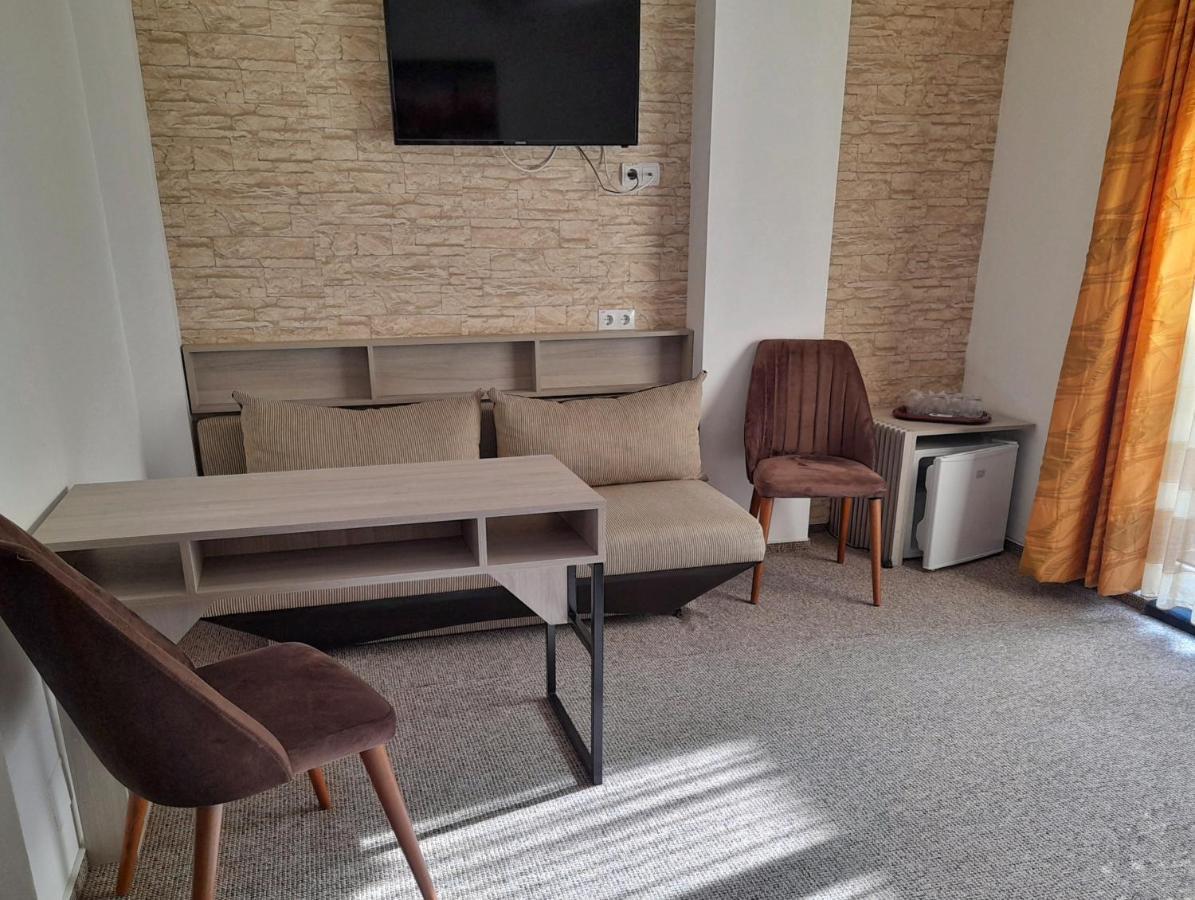 Hotel Alexis Kaloşvar Dış mekan fotoğraf