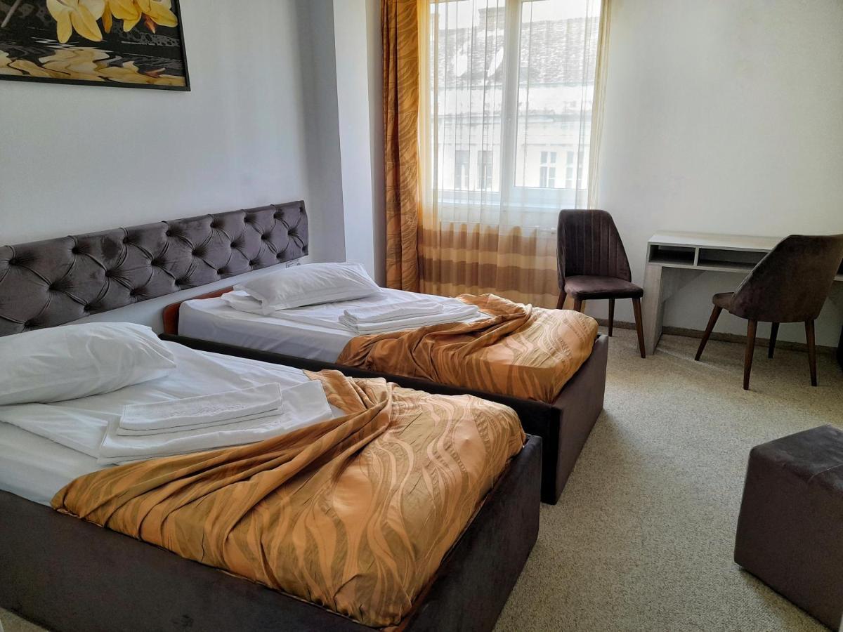Hotel Alexis Kaloşvar Dış mekan fotoğraf