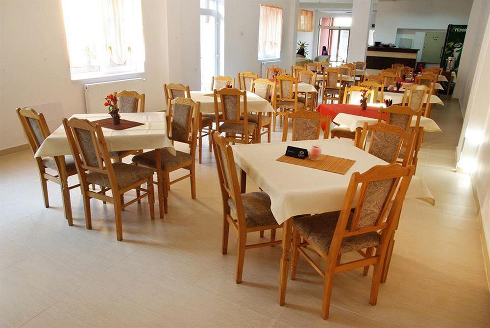 Hotel Alexis Kaloşvar Dış mekan fotoğraf