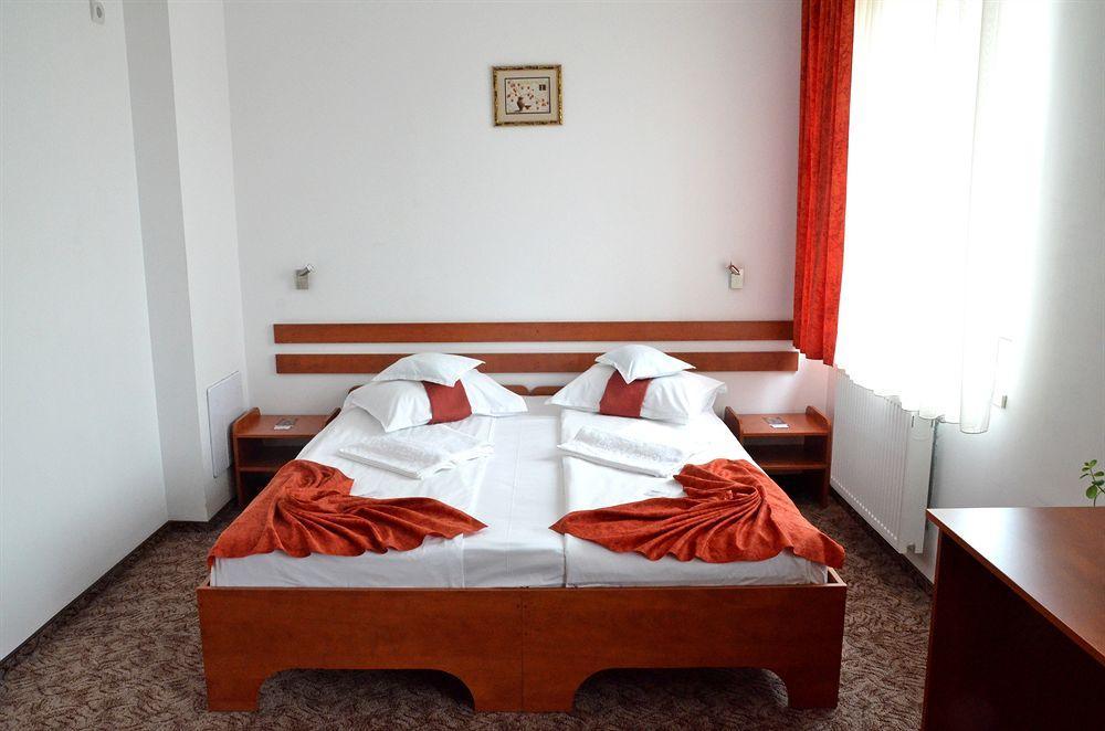 Hotel Alexis Kaloşvar Dış mekan fotoğraf