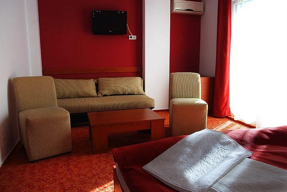 Hotel Alexis Kaloşvar Dış mekan fotoğraf