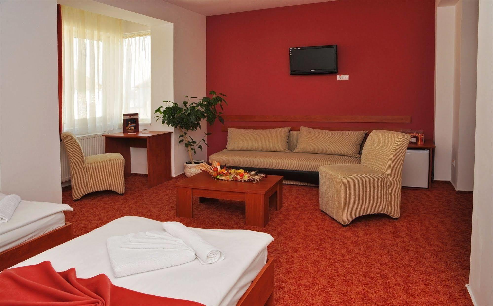 Hotel Alexis Kaloşvar Dış mekan fotoğraf